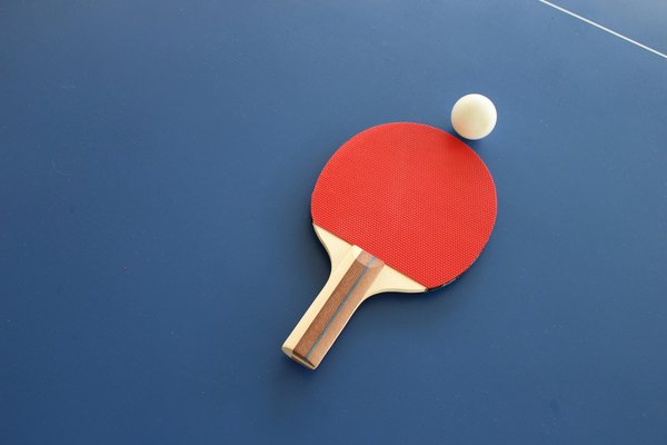 Quelle est l'importance de la stratégie de jeu en double mixte au tennis de table?